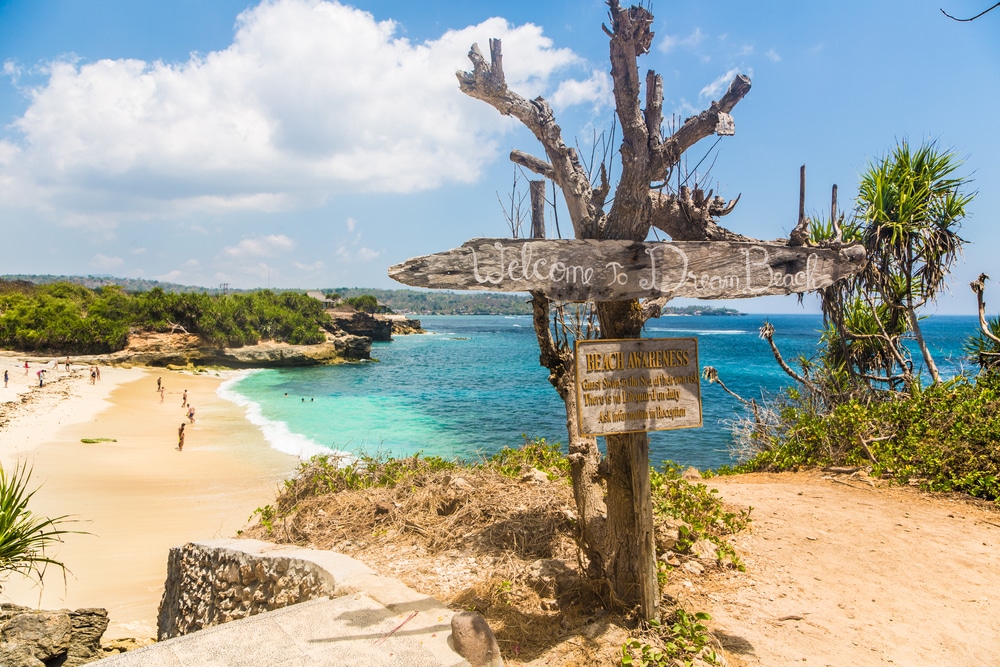 DREAM BEACH ON NUSA LEMBONGAN BALI  Hayyaa Here